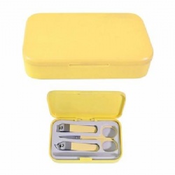 4-Piece Manicure Set In Plastic Case